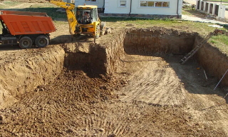 Рытье котлованов под фундамент в октябрьском – цена от 2629 руб. за м3 | 2Землекопа-Ктб